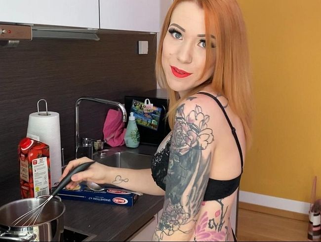 ERST SOLL ICH KOCHEN DANN AUCH NOCH SAUGEN? Teeni Schlampe ausgenutzt und gefi**t